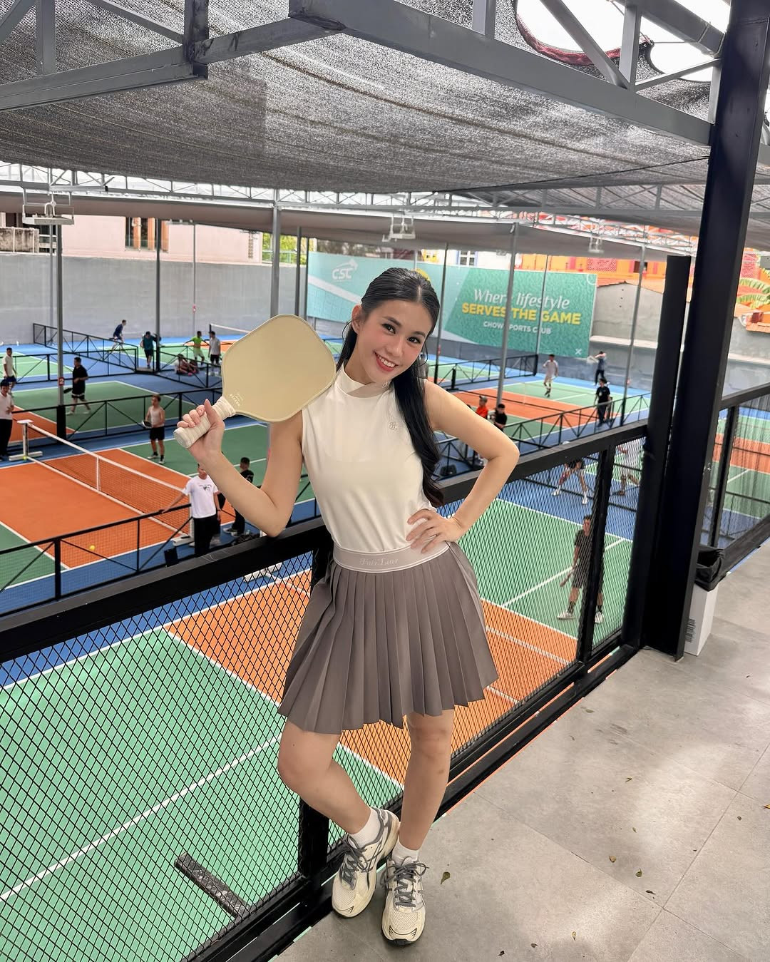 Trên trang cá nhân Ngọc Thảo thường xuyên khoe đi chơi pickleball cùng hội bạn của mình. Phong cách thời trang của cô nàng khi ra sân thi đấu cùng khiến dân tình phải trầm trồ. Không cần phải mặc đồ "hở bạo" vẫn khoe trọn vóc dáng khỏe khoắc