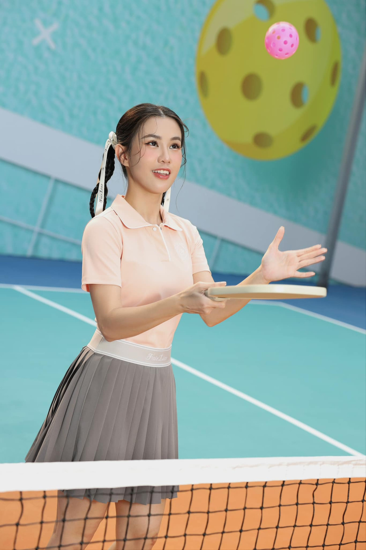 Việc rèn luyện thể chất đều đặn giúp Ngọc Thảo luôn xuất hiện với vẻ ngoài tươi trẻ, năng động, đồng thời truyền cảm hứng cho nhiều người về lối sống lành mạnh.