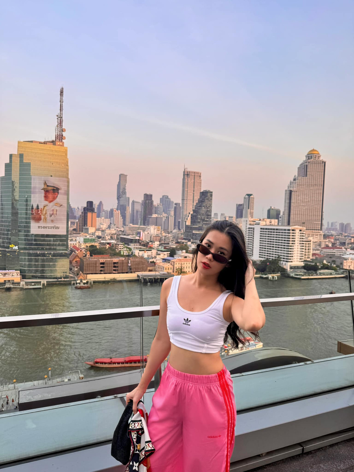 Thời trang pickleball cùng là điểm giúp các chị em có thêm niềm yêu thích với môn thể thao pickleball.