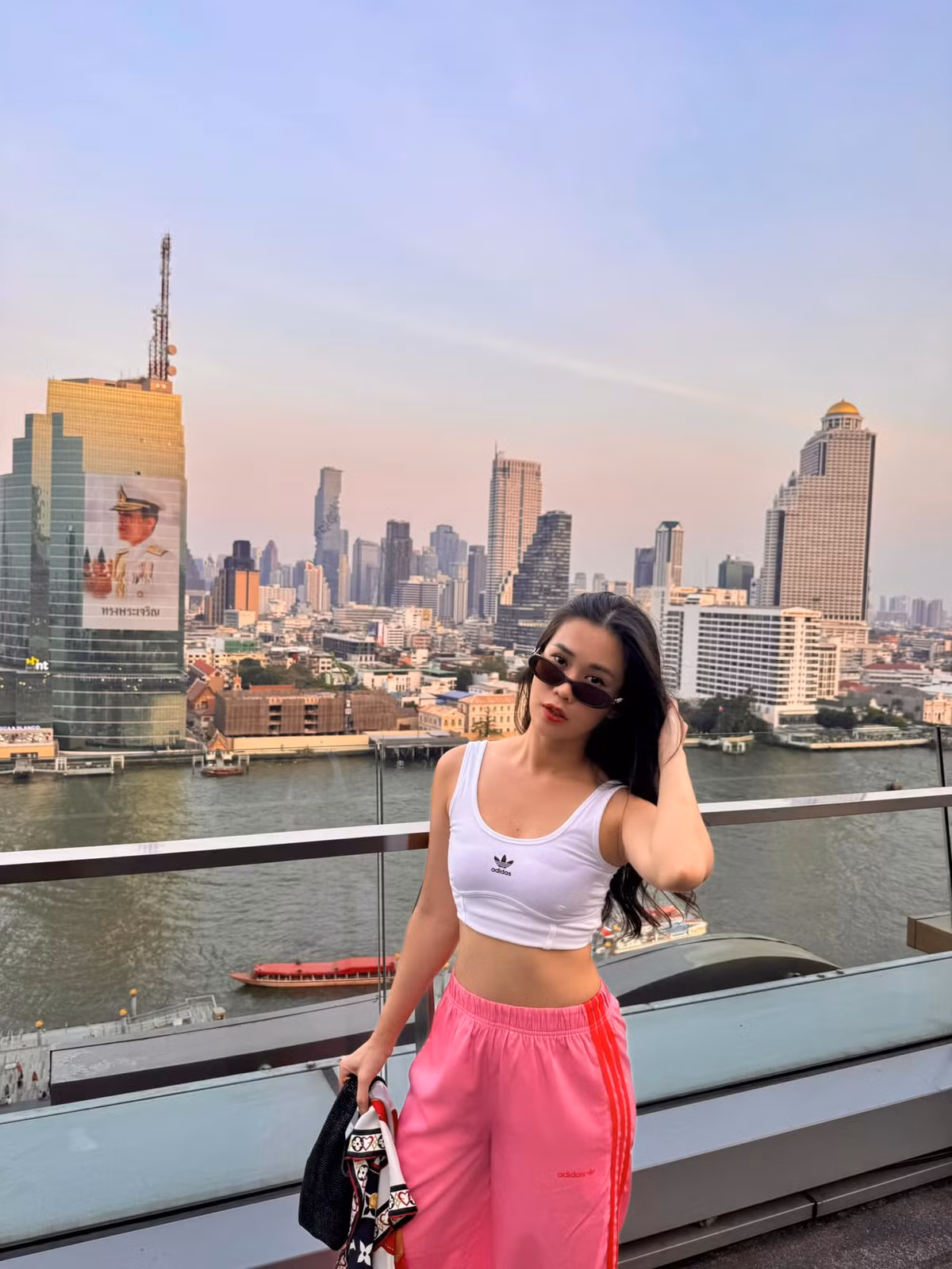 Thời trang pickleball cùng là điểm giúp các chị em có thêm niềm yêu thích với môn thể thao pickleball.