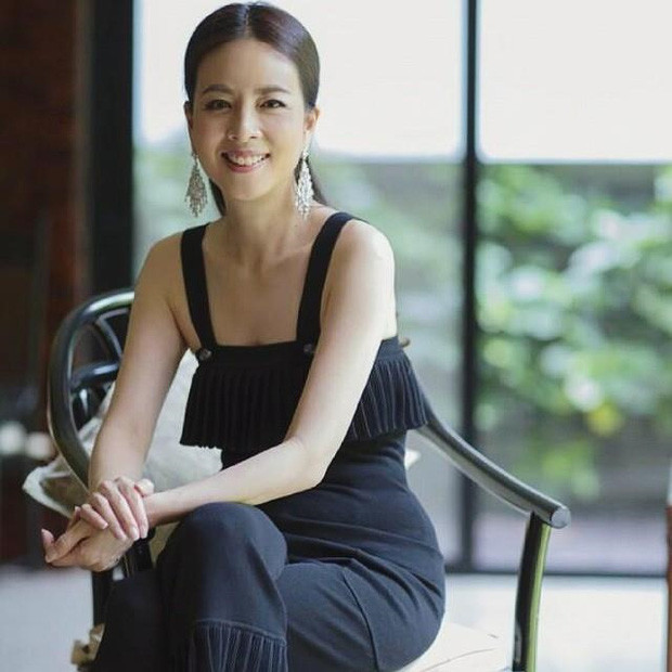 Chưa dừng lại, bà Nualphan Lamsam là chủ tịch kiêm Giám đốc điều hành của Muang Thai Insurance, một trong những công ty bảo hiểm hàng đầu ở xứ sở Chùa Vàng.