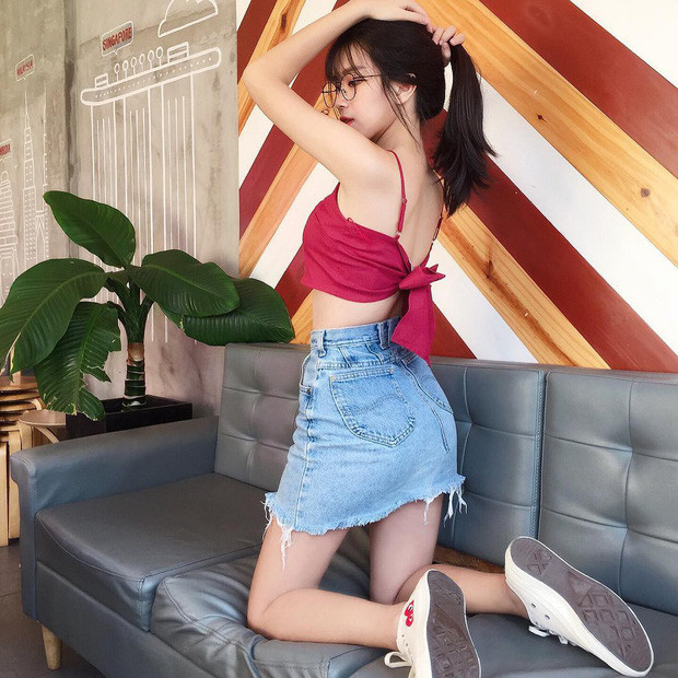 Chia sẻ về mình, Thụy Hân chia sẻ: "Lúc ấy mình còn chưa biết mẫu ảnh là như thế nào cơ, nhưng có một chị bạn của mình mở shop và nhờ mình giúp. Kể từ ấy, mình gắn bó với việc làm mẫu ảnh luôn".