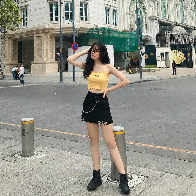 Chính vì có được tỷ lệ hình thể chuẩn, Thụy Hân luôn tự tin khoe vẻ đẹp trời ban với bikini hai mảnh mỏng manh.