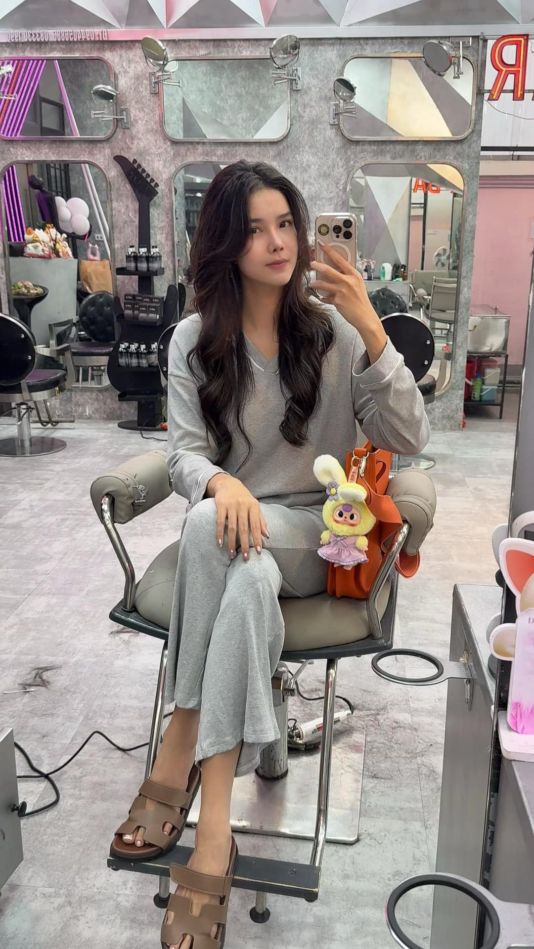 Kỳ Hân có tên thật là Nguyễn Thị Mộng Điệp. Cô sinh và lớn lên ở Vĩnh Châu, Sóc Trăng. Với chiều cao 1m78, số đo hình thể lý tưởng, nàng siêu mẫu này từng là gương mặt người mẫu được nhiều người chú ý.