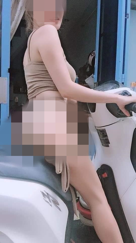 Theo chia sẻ của nhiều netizen dường như đây không phải lỗi thời trang mà cô gái này chủ động mặc vậy.