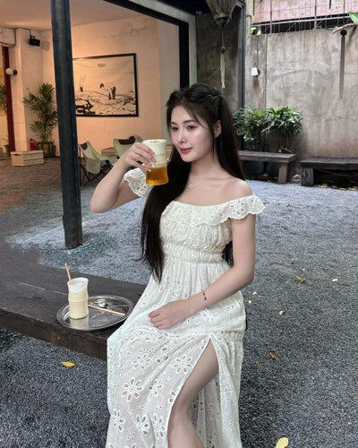 Phải nói rằng, với một động tác đơn giản nhưng đầy "nghịch ngợm", Quỳnh Alee đã hoàn toàn chiếm trọn trái tim của những người hâm mộ.