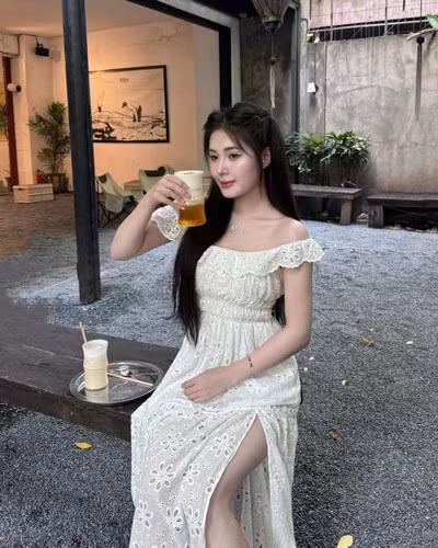 Phải nói rằng, với một động tác đơn giản nhưng đầy "nghịch ngợm", Quỳnh Alee đã hoàn toàn chiếm trọn trái tim của những người hâm mộ.