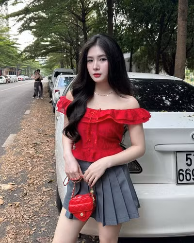 Không khó để nhận ra phong cách của Quỳnh Alee trong các video của mình: luôn vui tươi, lém lỉnh và đầy sáng tạo.