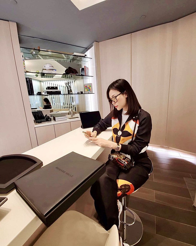 Ngoài Hermes hay Chanel, những thương hiệu mà Lan Phương yêu thích còn có Louis Vuitton, Fendi, Givenchy, Dior,...