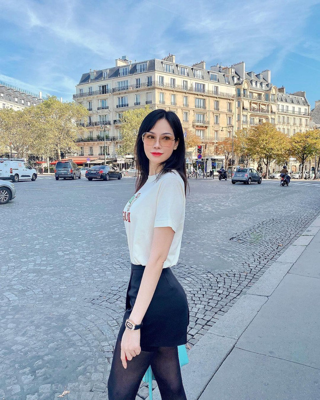 Từng tham gia cuộc thi Siêu mẫu Việt Nam năm 2004 nhưng sau khi kết hôn, con dâu tỷ phú Hoàng Kiều rời khỏi làng giải trí, tập trung chăm sóc gia đình.