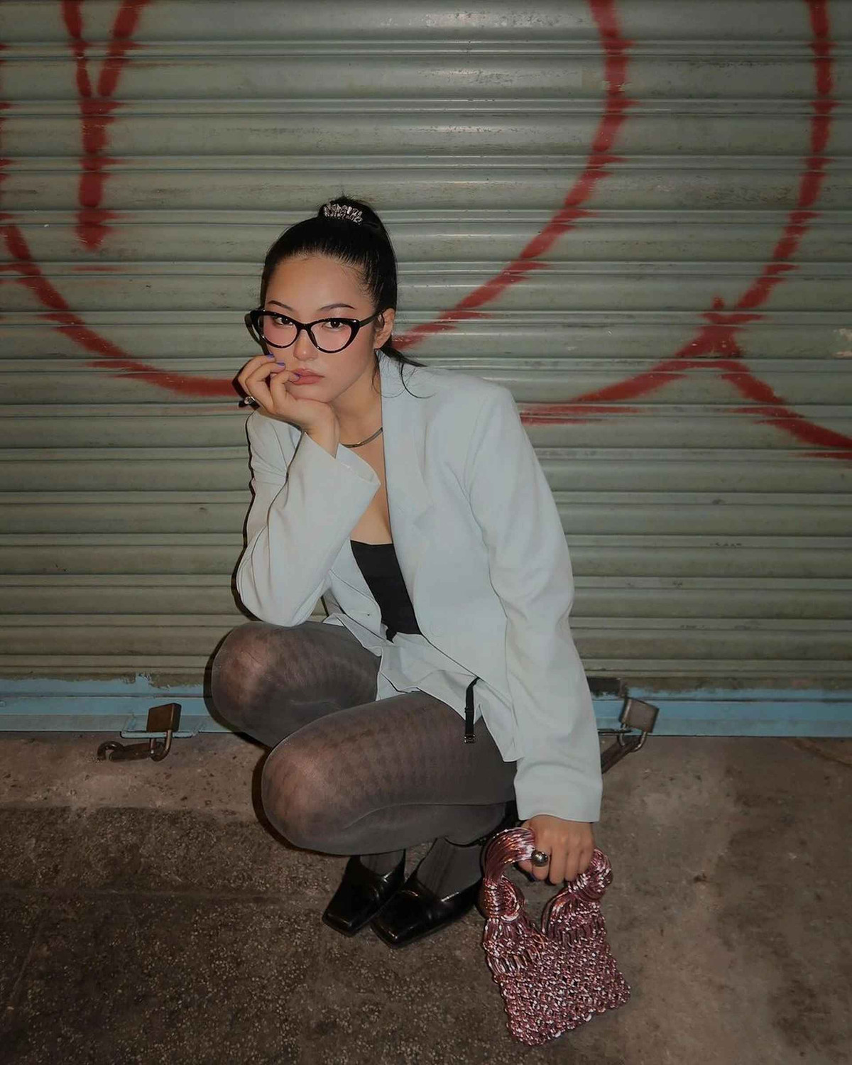 Lynhci (tên thật là Linh Chi, SN 2001) là cái tên không còn xa lạ đối với những người đam mê âm nhạc Việt khi cô liên tục góp mặt trong các MV nổi tiếng.