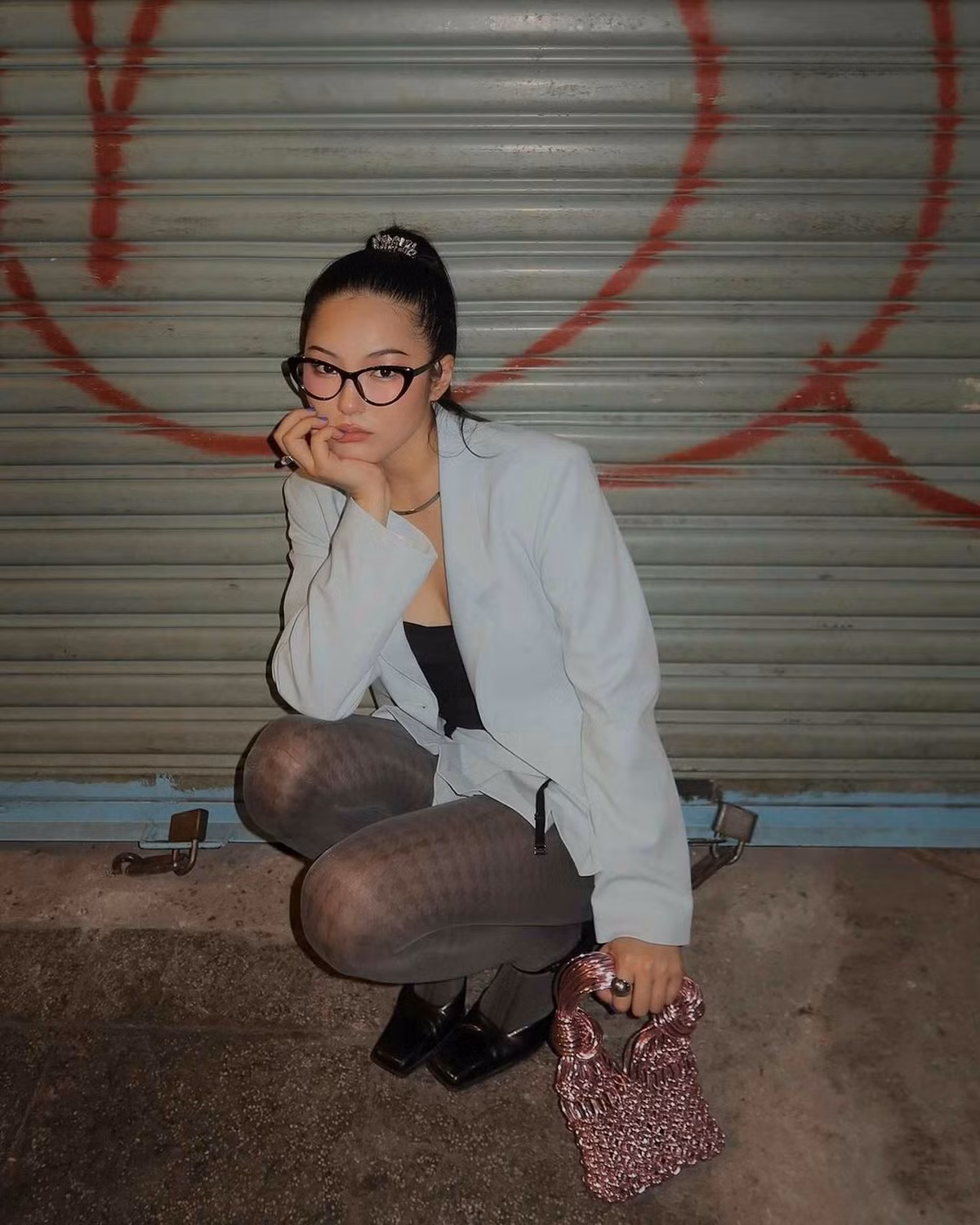 Lynhci (tên thật là Linh Chi, SN 2001) là cái tên không còn xa lạ đối với những người đam mê âm nhạc Việt khi cô liên tục góp mặt trong các MV nổi tiếng.