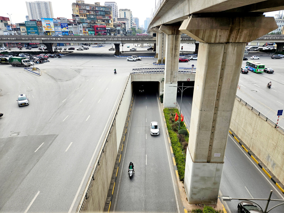 Nút giao thông này thường xuyên xảy ra ách tắc, nhưng vào ngày cuối năm lại trở nên khá nhẹ nhàng.