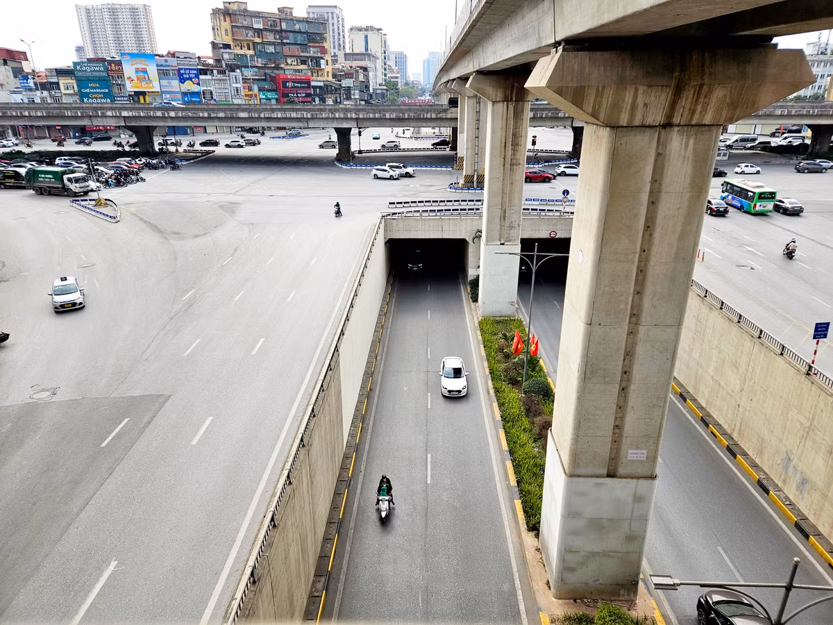 Nút giao thông này thường xuyên xảy ra ách tắc, nhưng vào ngày cuối năm lại trở nên khá nhẹ nhàng.