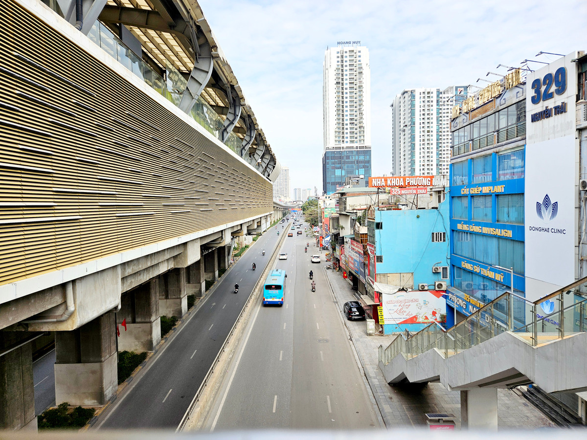 Trục đường Nguyễn Trái đa phần chỉ có những phương tiện công cộng di chuyển.