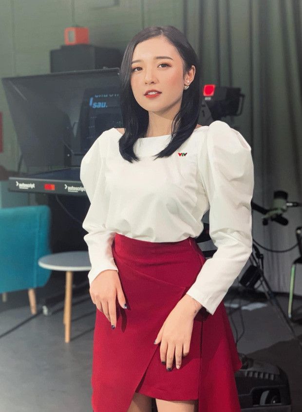 MC Vũ Phương Thảo, sinh năm 1997 được nhiều khán giả truyền hình nhớ đến với gương mặt khả ái, duyên dáng trên sóng VTV như: VTV Kết Nối, Sinh Ra Từ Làng...