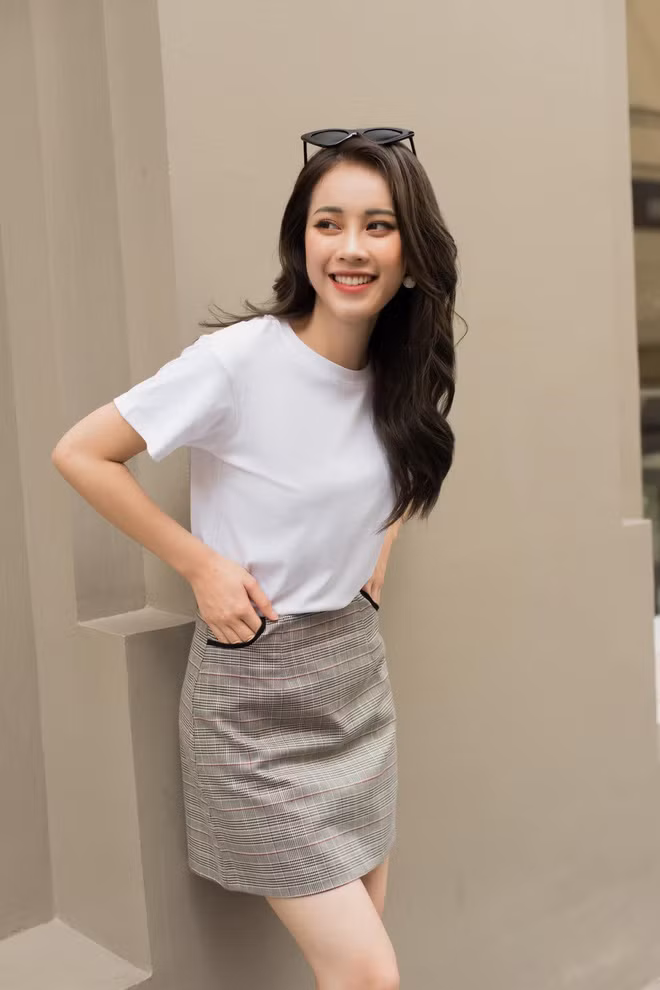 Nữ MC VTV6 - Mai Phương sở hữu chiều cao 1m66, từng là Á khôi 1 và Miss Thân thiện của Hoa khôi Sinh viên Việt Nam 2016.