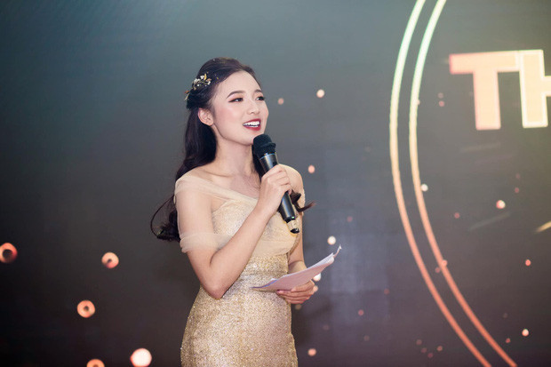 Đời thường, Phương Thảo là một cô gái có phong cách trẻ trung, năng động và hoạt bát. Nữ MC sinh năm 1997 thường xuyên đăng tải những hình ảnh vui vẻ, lạc quan, được nhiều người yêu thích trên mạng xã hội.