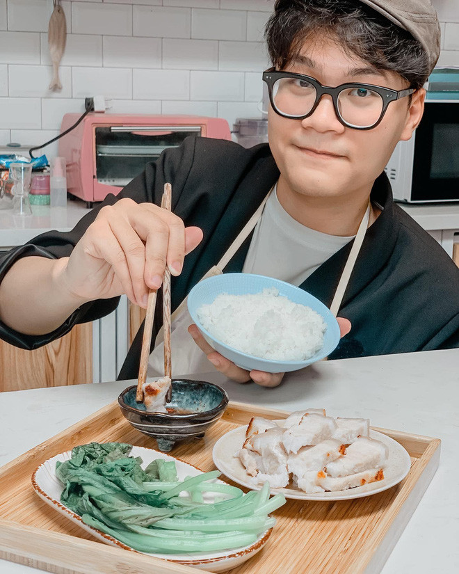 Hình ảnh ngoài đời siêu đỗi "đáng yêu" được Hải Sơn đăng tải trên Facebook cá nhân với gần 20.000 lượt theo dõi.