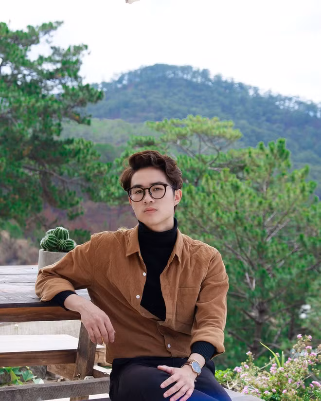 Ngọc Thịnh nhận được nhiều thiện cảm từ khán giả nhờ lối dẫn trẻ trung, linh hoạt, cái duyên ngầm lạ lạ của một người học kỹ thuật nhưng lại bén duyên với nghề MC.