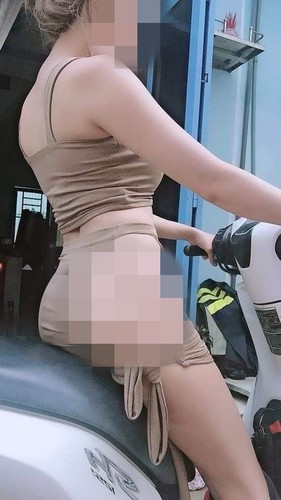 Tuy được nhận xét là đẹp nhưng không ít lần nó trở thành con dao hai lưỡi vì phần xẻ quá đà khiến người mặc cảm thấy lúng túng, phải nhanh chóng lấy tay che đậy.