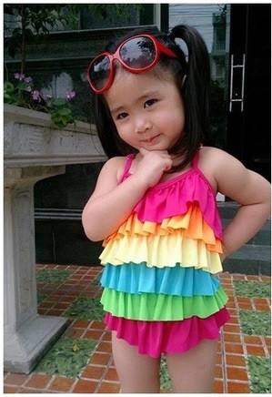 Mẹ Khánh Linh chia sẻ với báo chí, vào thời điểm đi siêu âm, tức khi còn trong bụng mẹ, Khánh Linh đã được bác sĩ nhận xét có gương mặt hài hòa, tương lai có thể sẽ trở thành Hoa hậu.