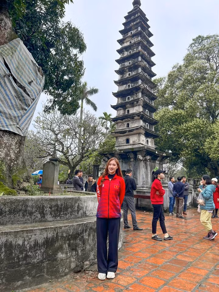 Chưa hết, cũng tại Đại hội Thể thao toàn quốc lần IX năm 2022 Phương Anh cũng vinh dự tham gia đoàn VĐV rước lửa thiêng Đại hội.