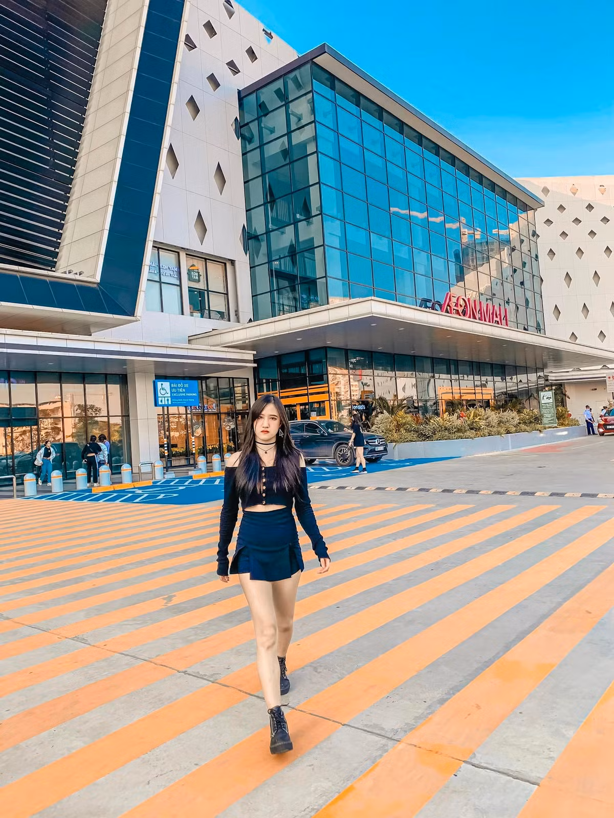 Ngoài nhảy cầu, một niềm đam mê khác của nữ VĐV xinh đẹp này là nhảy. Cô nàng đang là thành viên nhóm Black Chuck - nhóm nhảy có tiếng ở Hà Nội.