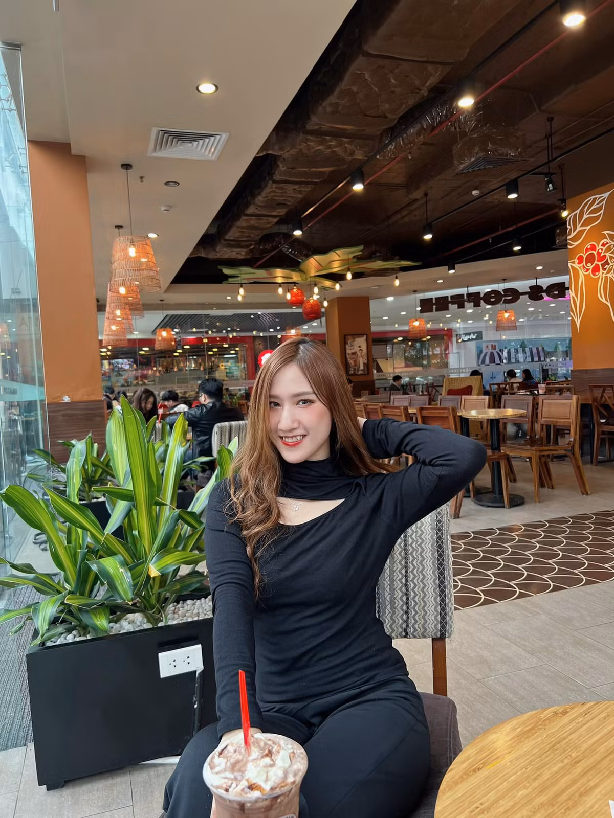 Trên MXH, Phương Anh gây ấn tượng với vẻ ngoài xinh xắn rạng rỡ, đặc biệt là nụ cười răng khểnh dễ thương.