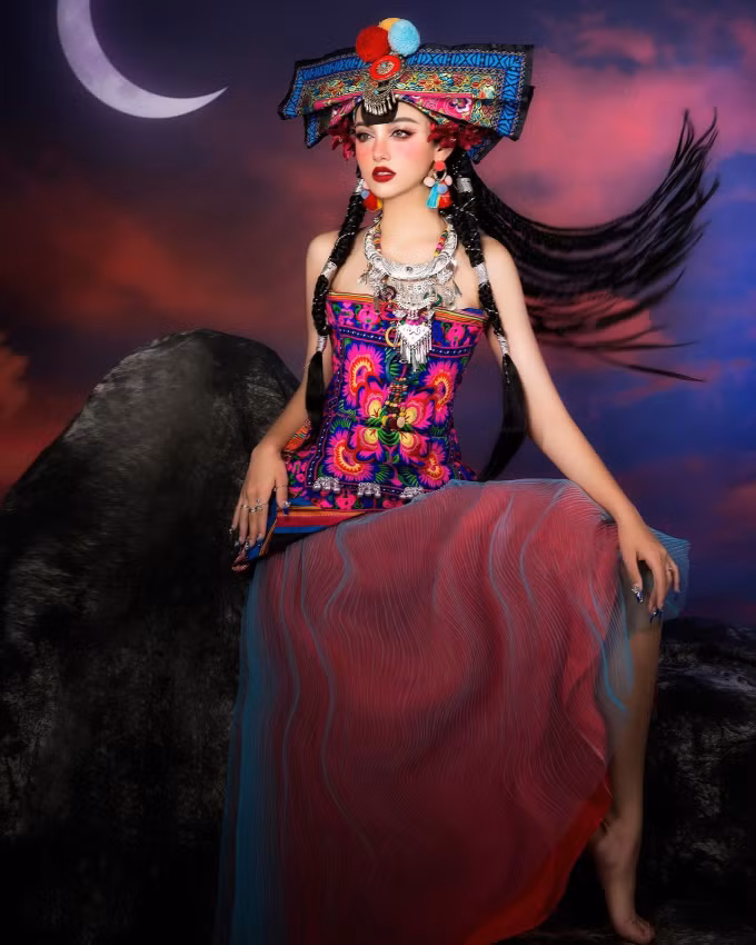 Sở hữu nhan sắc lai Tây cuốn hút, Xuân Mai gây chú ý tại Hoa hậu Hoàn vũ Việt Nam.