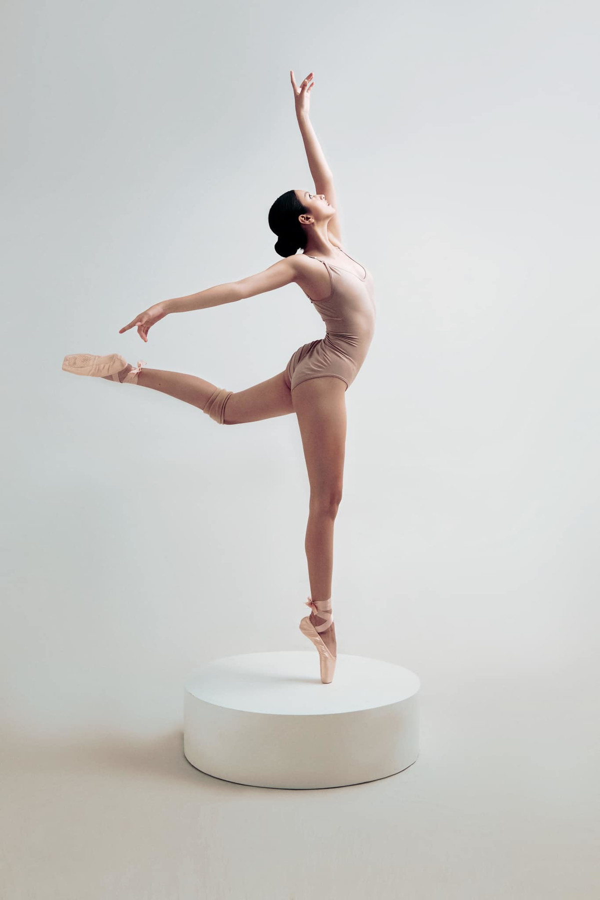 Đến năm lớp 11, Xuân Mai bén duyên với nghề người mẫu. Từ đó, cô cũng có thu nhập tốt hơn.