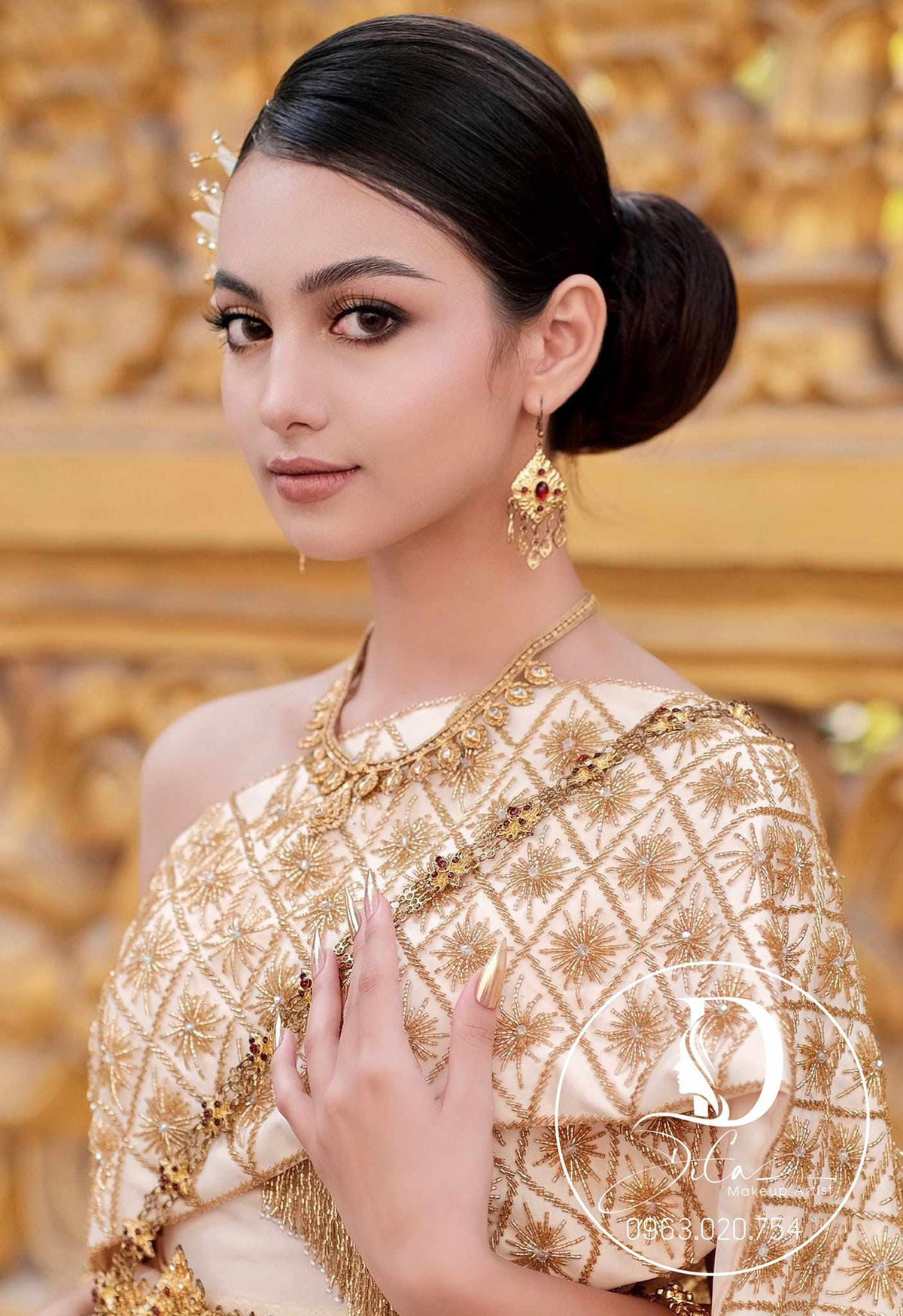 Được biết, Xuân Mai sinh năm 2005, sống ở Cần Thơ, hiện tại đang là người mẫu tự do. Cô mang trong mình 2 dòng máu Việt - Mỹ.