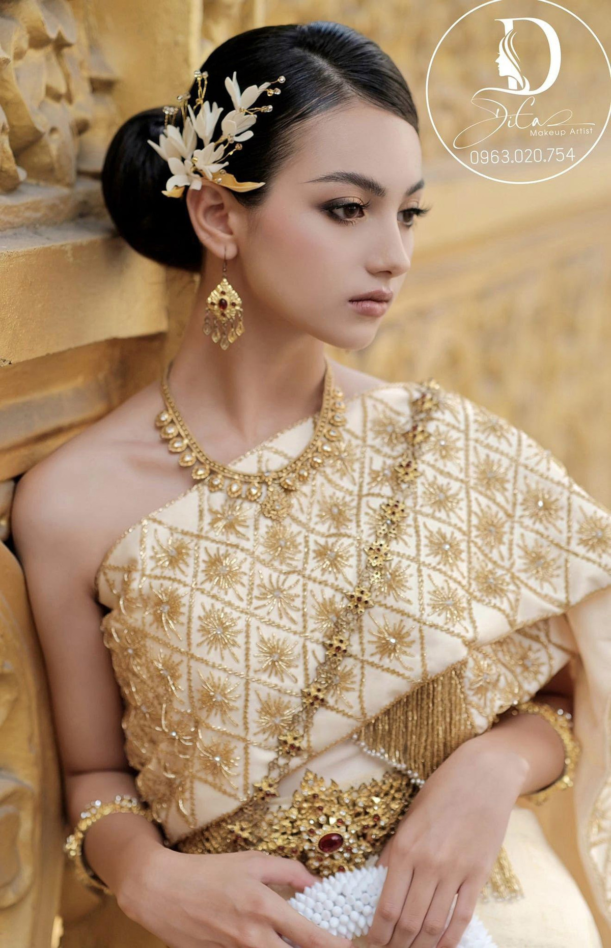 Gương mặt xinh đẹp, đường nét sắc sảo, cuốn hút của Xuân Mai nhanh chóng nhận được nhiều lời khen ngợi.