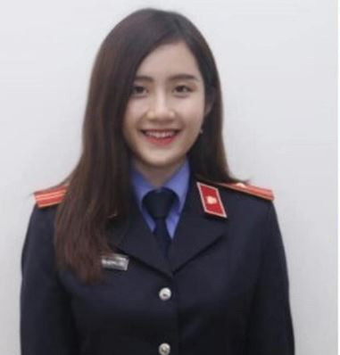 Cựu gái xinh trường Đại học Kiểm sát Hà Nội từng giữ chức vụ Phó Bí thư Ban chấp hành Liên Chi đoàn khóa IV, Bí thư Chi đoàn K4L, Chủ nhiệm câu lạc bộ Sinh viên nghiên cứu khoa học, và là Trưởng nhóm truyền thông Ban học tập và nghiên cứu khoa học của trường.
