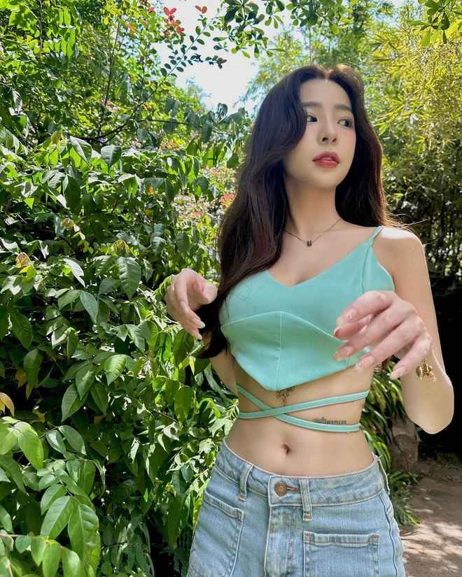 Với lợi thế hình thể đẹp cùng số đo ba vòng quyến rũ, nữ người mẫu sinh năm 2001 tự tin theo đuổi nhiều phong cách thời trang khác nhau.