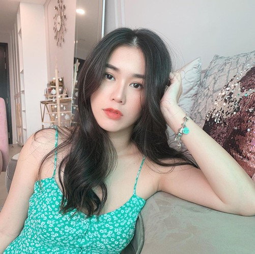 Trước đó, Ngọc Thảo tiết lộ cô sở hữu cân nặng 49 kg và đang cố giảm thêm 2 kg để sở hữu thân hình thanh mảnh hơn.