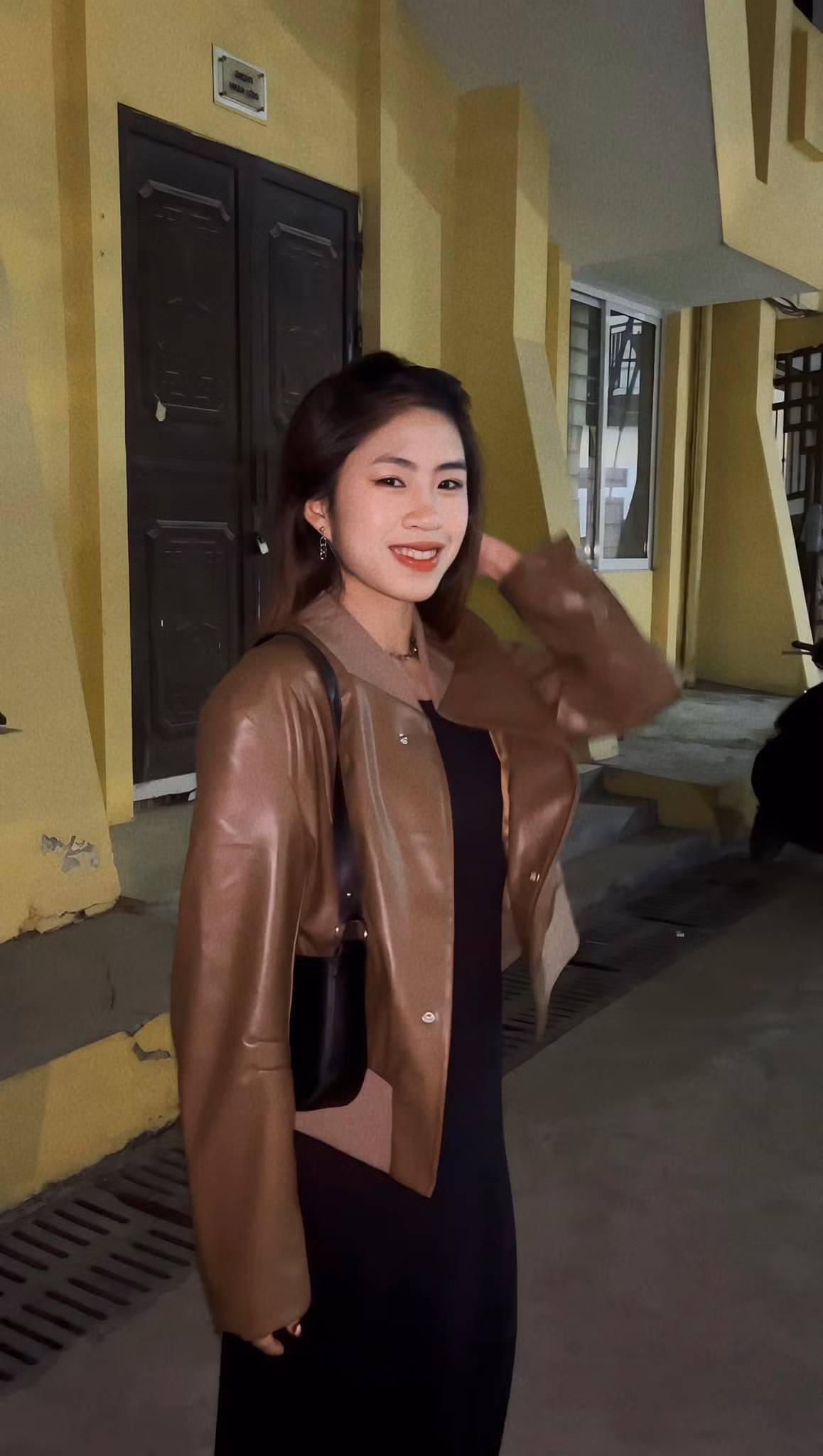 Ngoài đời, Thanh Nhã sở hữu nhan sắc "không phải dạng vừa" cùng phong cách thời trang trẻ trung, năng động và bắt kịp xu hướng.