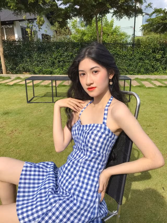 Từ áp lực nhưng với suy nghĩ tích cực, Phương Hà cũng cho biết việc được nhiều người quan tâm là điều khiến cô ngày càng hoàn thiện bản thân mình hơn.