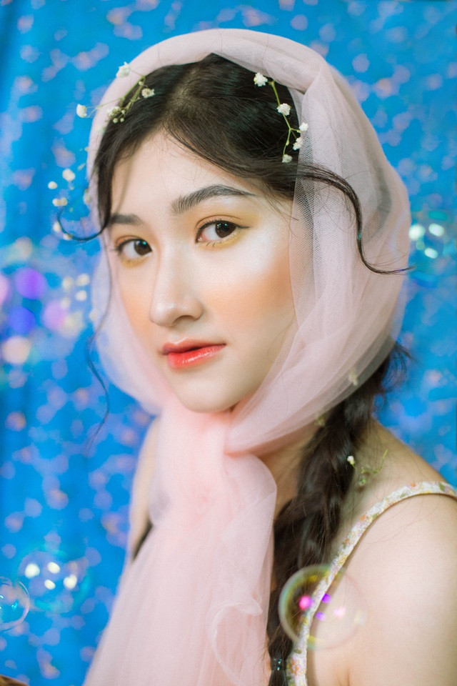 Nếu theo dõi phần bình luận dưới những bức ảnh Phương Hà đăng tải, dân tình đều để lại lời khen có cánh bởi nhan sắc.