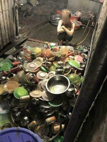 Đánh đúng vào tâm lý sợ hãi của chị em ngày Tết, rất rất nhiều bình luận rôm rả đã được để lại dưới tấm hình kia.