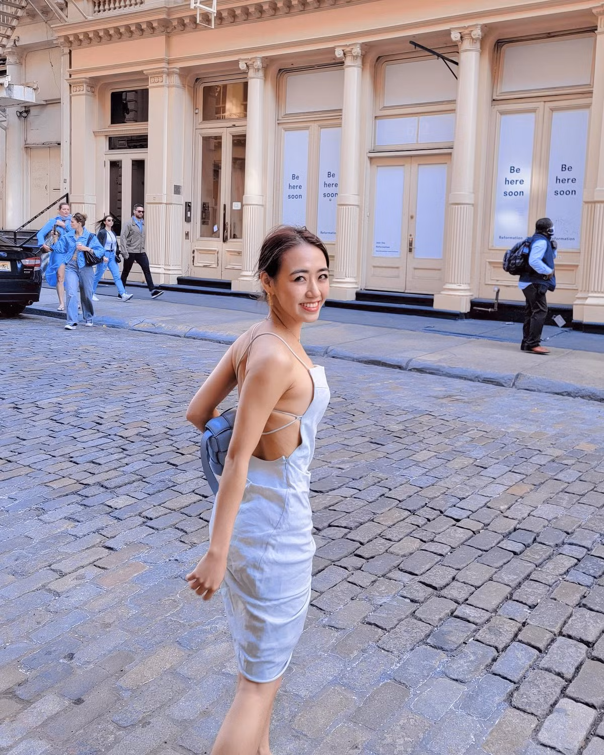 Hình ảnh khoe lưng trần của Quỳnh Anh nhận về lượt tương tác cao từ bạn bè, người hâm mộ. Và, để có thước hình ấn tượng đó, cô nàng đã dành rất nhiều thời gian cho tập luyện, nhận về kết quả xứng đáng.