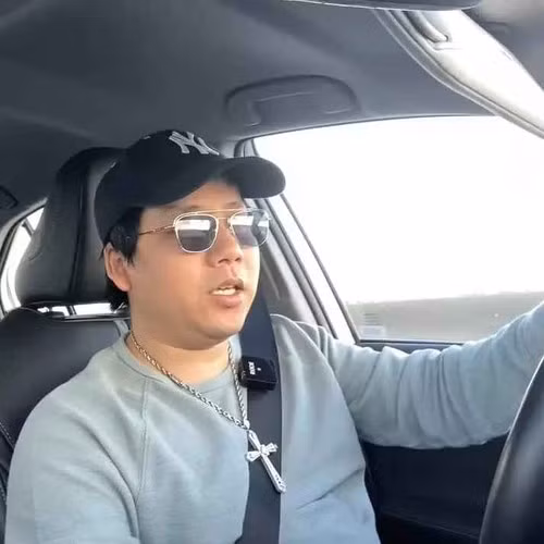 Với chiều cao mới, YouTuber triệu view được nhiều người khen ngợi điển trai, cao ráo hơn trước.