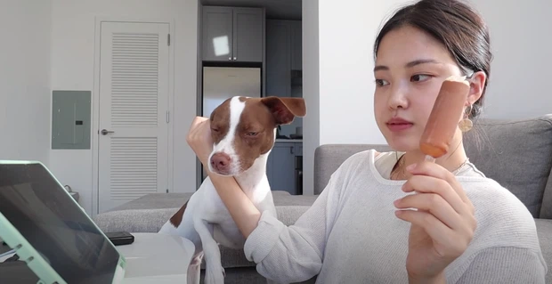 Cũng theo Michelle chia sẻ để sống một mình và xinh ơi là xinh như cô nàng, các bạn trẻ cũng cần phải có tiền trước.