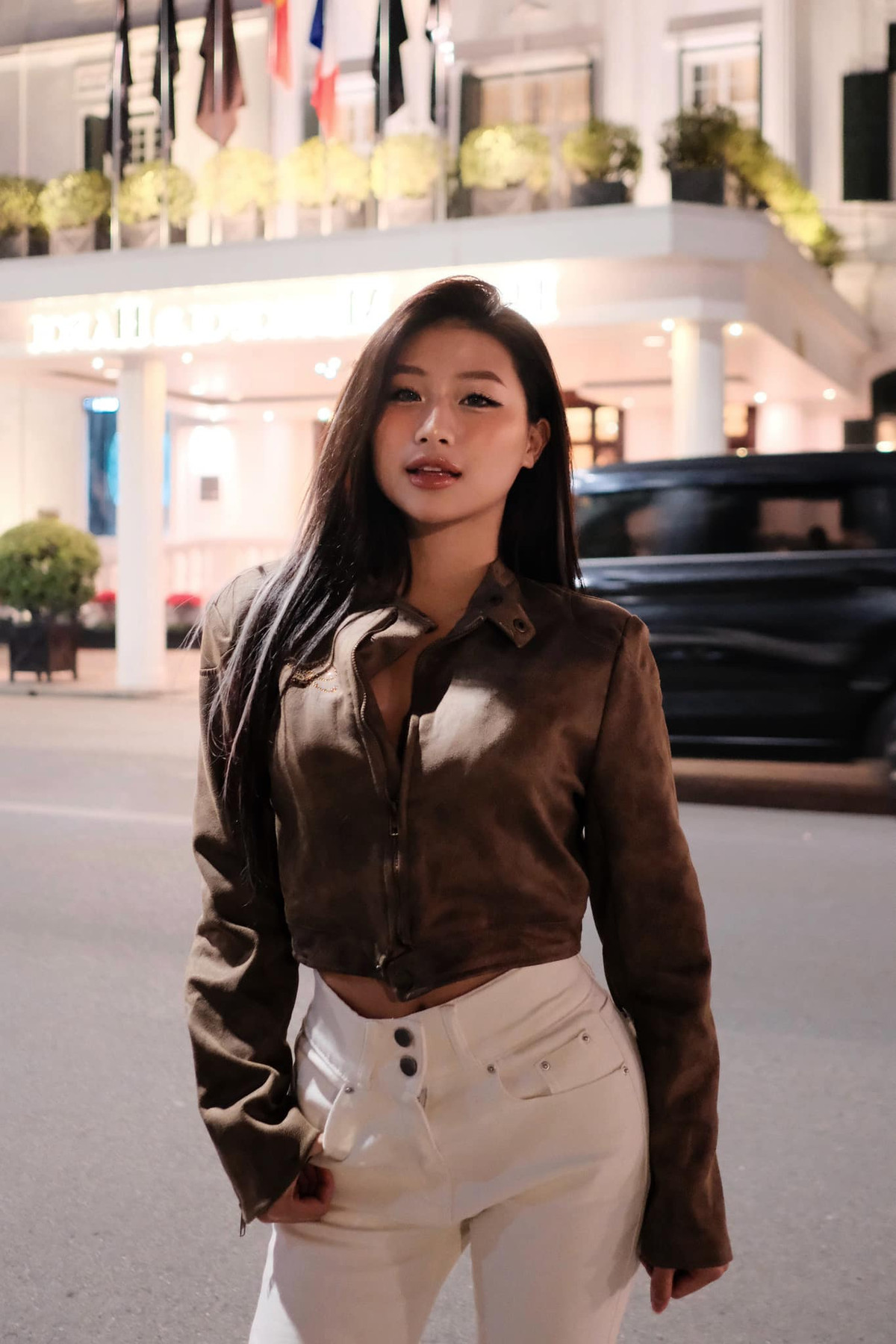 Cách đây chưa lâu, Louis Phạm công khai việc bản thân nâng cấp vòng 1 dù trước đó từng nhiều lần khẳng định bản thân đủ đẹp để không cần động "dao kéo".