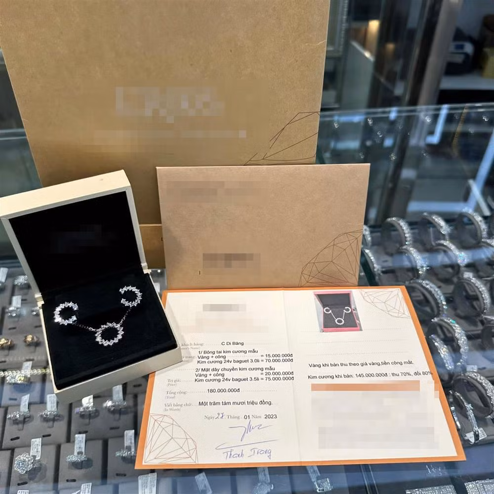 Theo tìm hiểu, tổng hóa đơn cho lần mua sắm này của Đoàn Di Băng cũng lên tới 180 triệu đồng.