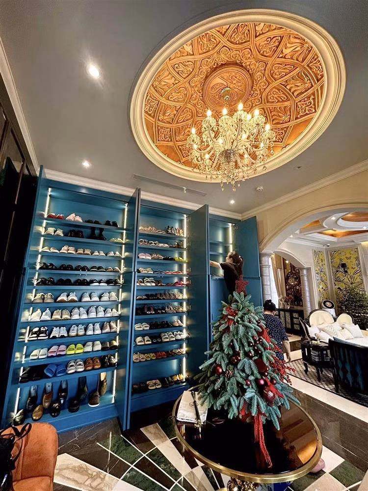 Di Băng tên đầy đủ là Phạm Thị Thanh Thúy, sinh năm 1990 tại TP.HCM, cô không chỉ là cái tên quen thuộc trong giới ca sĩ mà còn là một doanh nhân nổi tiếng.