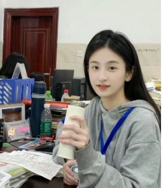 Hơn nữa, giáo án của cô Tiểu Cao cũng được chuẩn bị rất kỹ càng. Cô không ngại tìm tòi, tham khảo nhiều tài liệu khác nhau để nội dung tiết học đầy đủ và dễ hiểu nhất có thể.