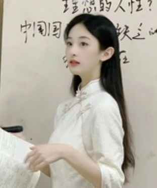 Trong giờ dạy của mình, cô giáo trẻ thường kết hợp những câu chuyện thú vị vào bài giảng của mình giúp học sinh tiếp thu bài nhanh hơn.