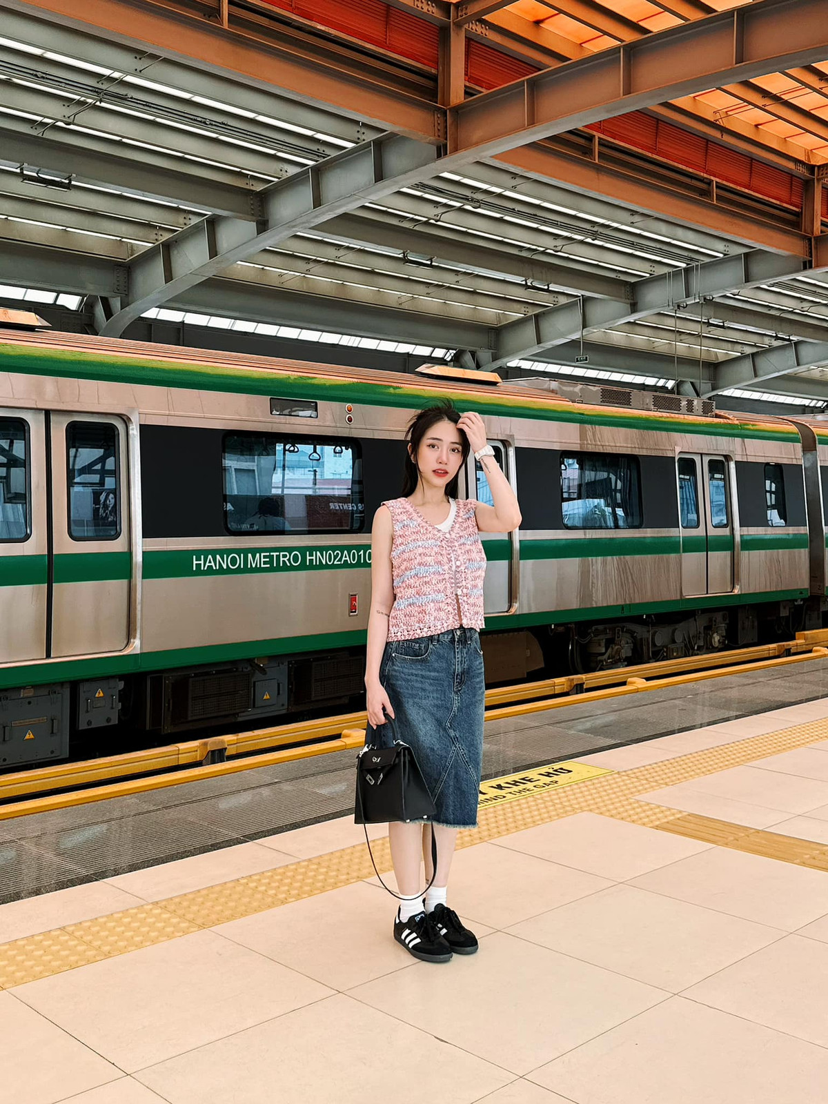 Sau khi sinh tiểu công chúa thứ 2 được một thời gian, Joyce Phạm thường xuyên "trốn" con đi tham gia các sự kiện.