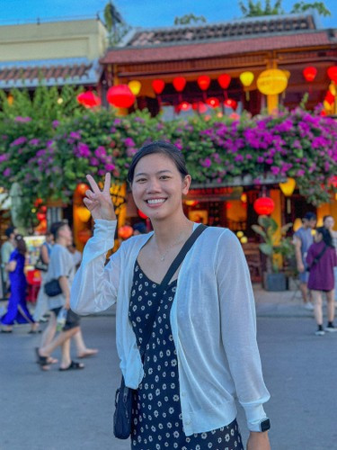 Đáng chú ý, khi được hỏi về cuộc sống hiện tại, nở nụ cười ngại ngùng nhưng chan chứa niềm hạnh phúc, "tiểu tiên cá" quê Cần Thơ cho biết cô hiện đã có bạn trai.